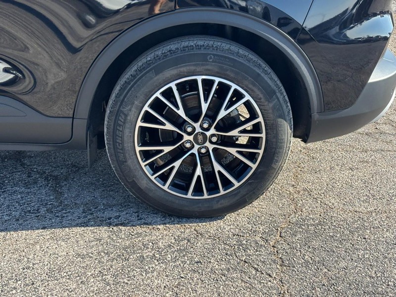 Ford Escape Vehicle Image 11