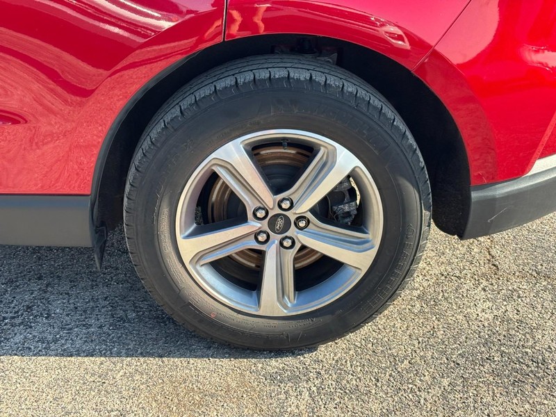 Ford Edge Vehicle Full-screen Gallery Image 11