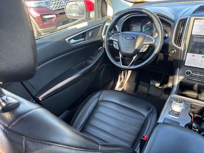 Ford Edge Vehicle Full-screen Gallery Image 13