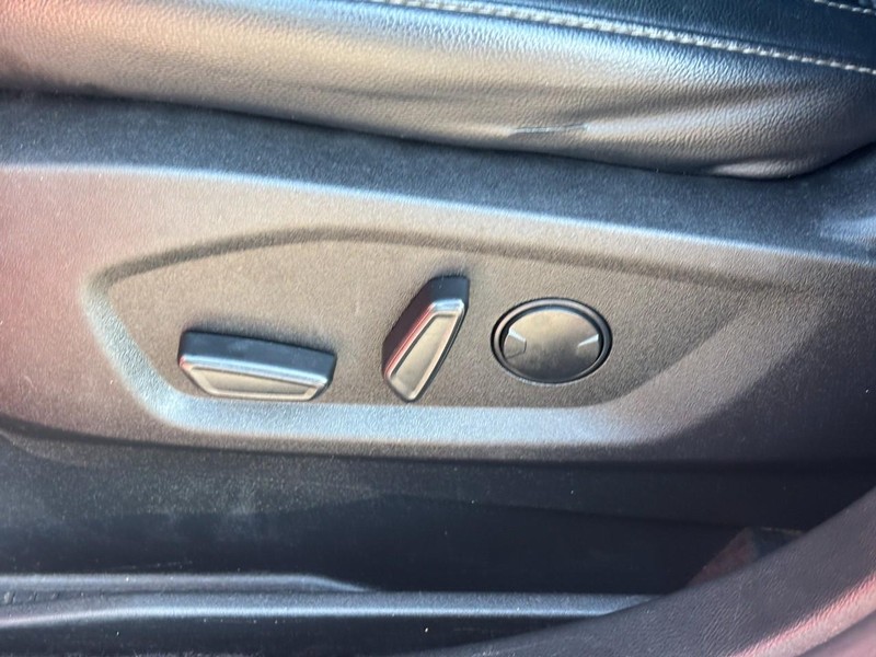 Ford Edge Vehicle Full-screen Gallery Image 16