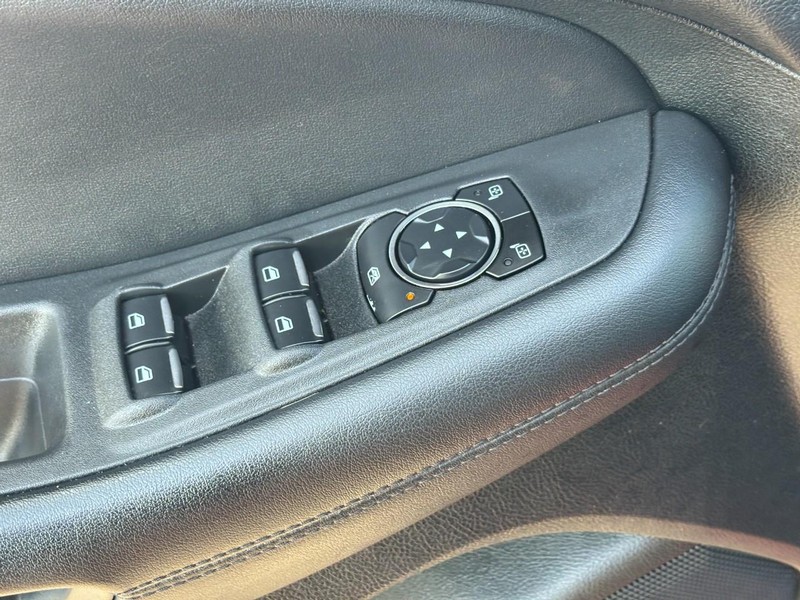 Ford Edge Vehicle Full-screen Gallery Image 17