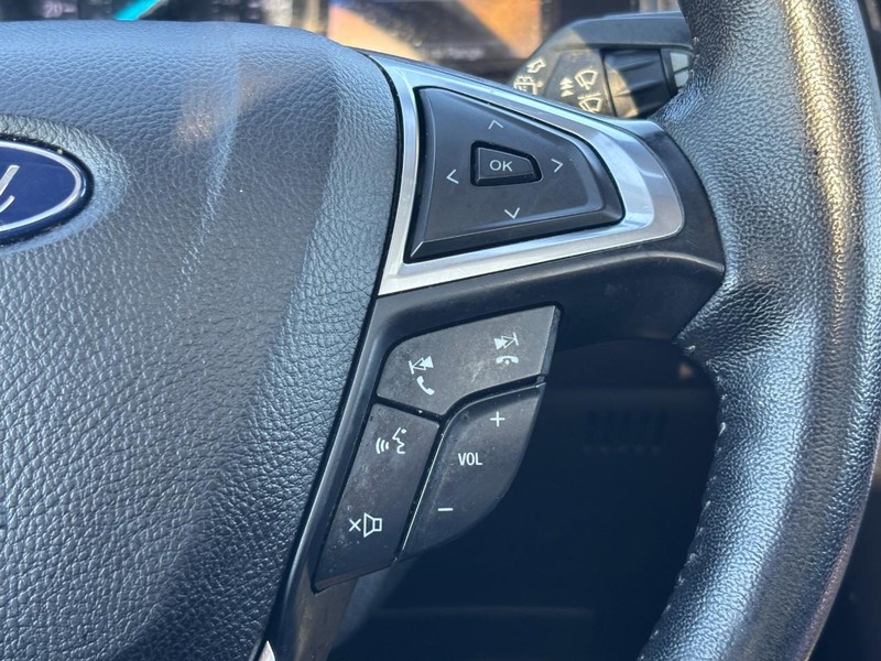 Ford Edge Vehicle Full-screen Gallery Image 19