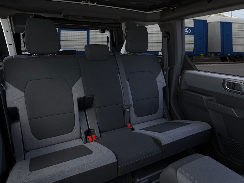 Ford Bronco Vehicle Full-screen Gallery Image 13