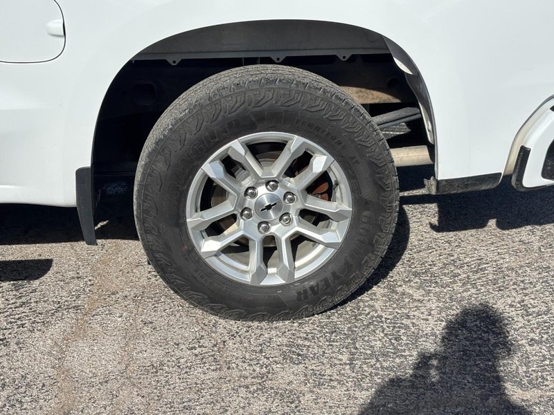 Chevrolet Silverado 1500 Vehicle Full-screen Gallery Image 11