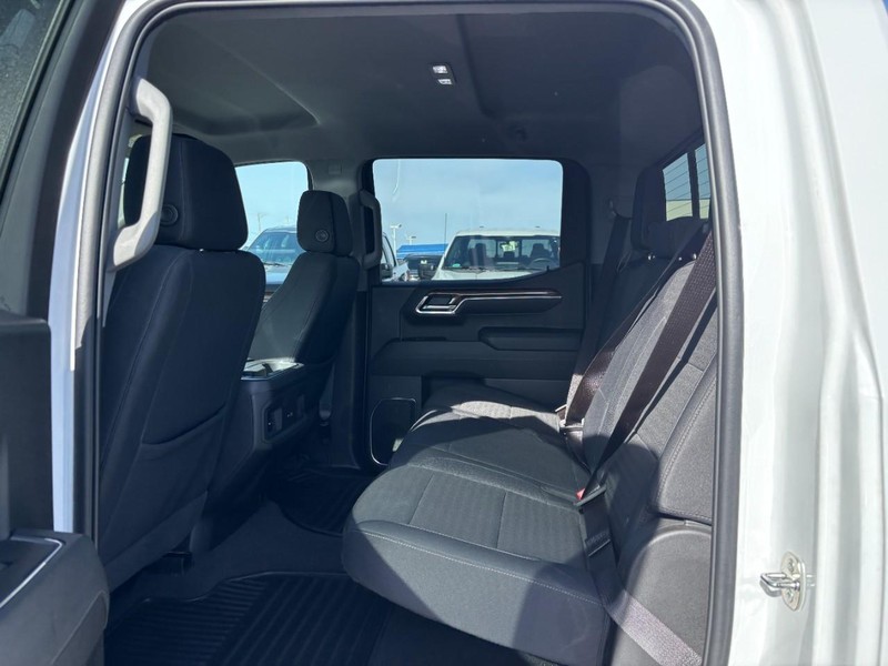 Chevrolet Silverado 1500 Vehicle Full-screen Gallery Image 12