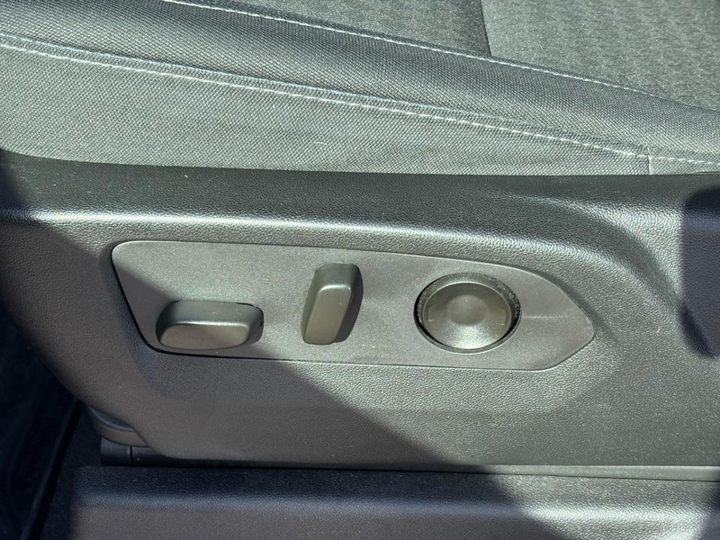 Chevrolet Silverado 1500 Vehicle Full-screen Gallery Image 17