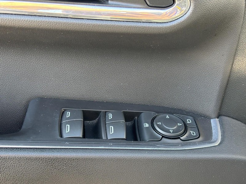 Chevrolet Silverado 1500 Vehicle Full-screen Gallery Image 18