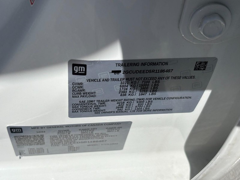 Chevrolet Silverado 1500 Vehicle Full-screen Gallery Image 25