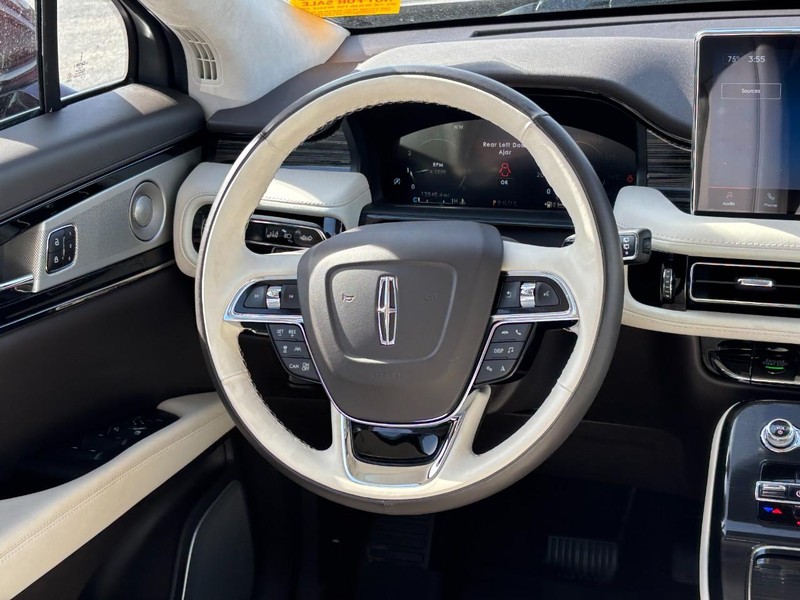 Lincoln Nautilus Vehicle Full-screen Gallery Image 14