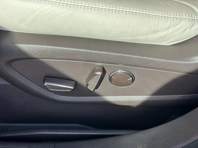 Lincoln Nautilus Vehicle Full-screen Gallery Image 17