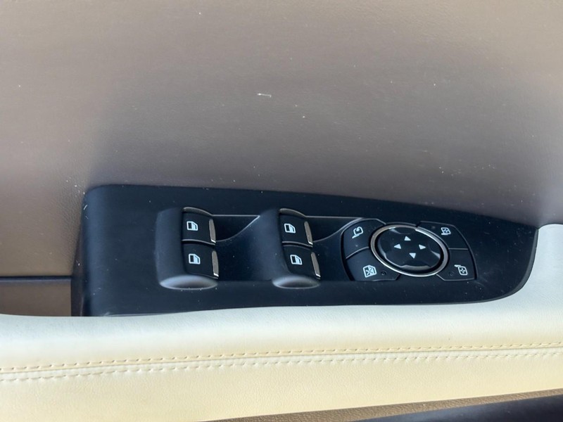 Lincoln Nautilus Vehicle Full-screen Gallery Image 18