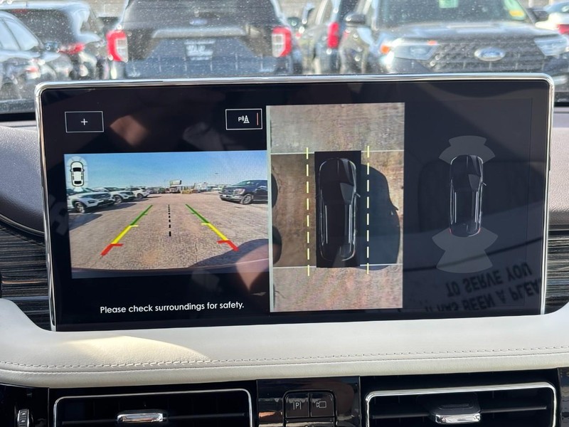 Lincoln Nautilus Vehicle Full-screen Gallery Image 23