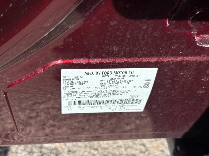 Lincoln Nautilus Vehicle Full-screen Gallery Image 25