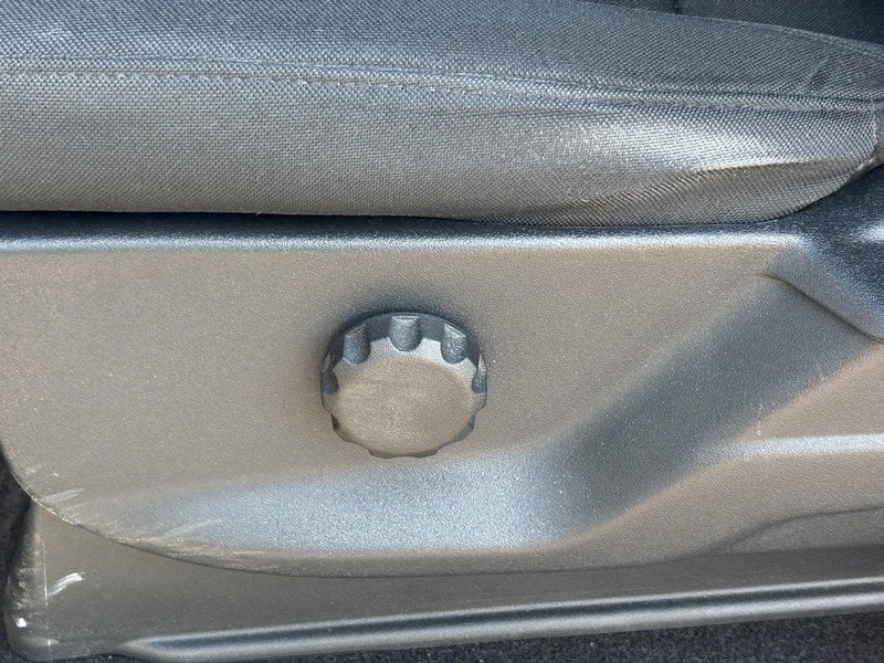 Ford F-150 Vehicle Full-screen Gallery Image 16