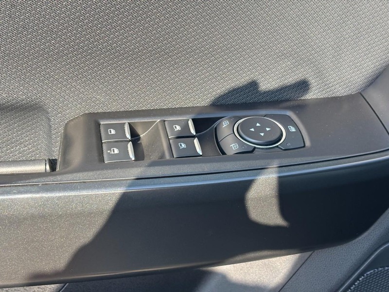 Ford F-150 Vehicle Full-screen Gallery Image 17