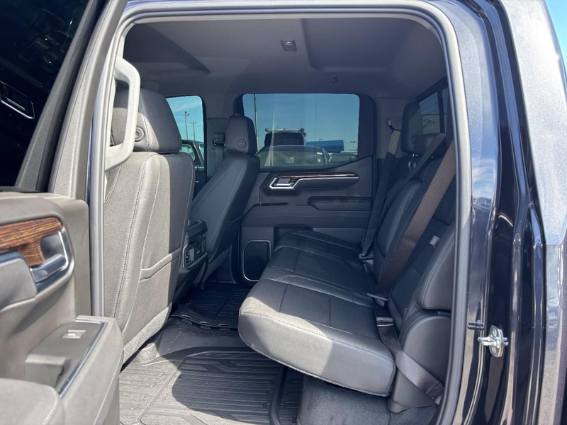 GMC Sierra 1500 Vehicle Full-screen Gallery Image 11