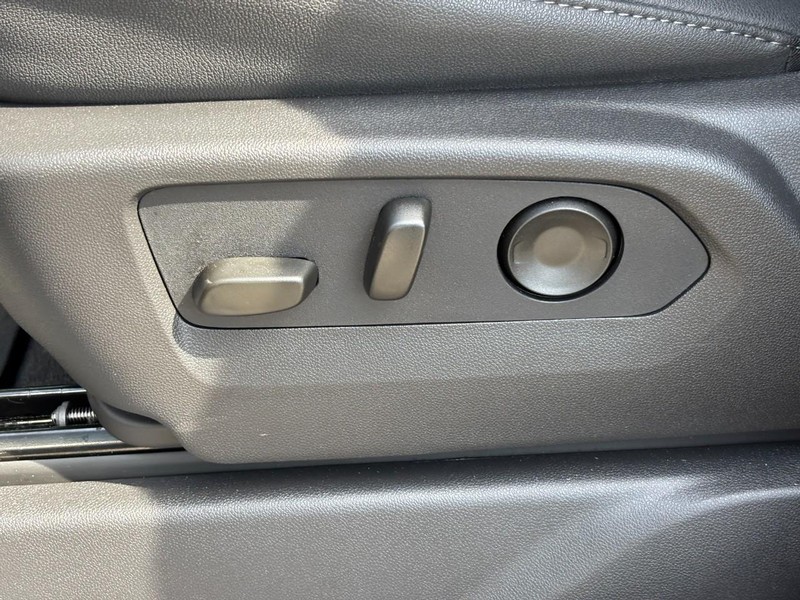 GMC Sierra 1500 Vehicle Full-screen Gallery Image 15