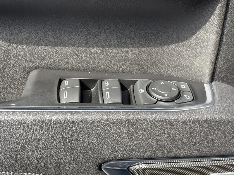 GMC Sierra 1500 Vehicle Full-screen Gallery Image 16