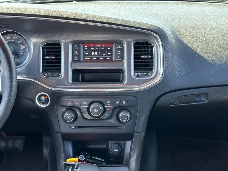 Dodge Charger Vehicle Full-screen Gallery Image 15