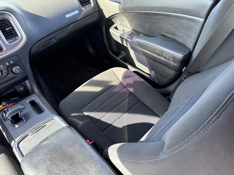 Dodge Charger Vehicle Full-screen Gallery Image 16