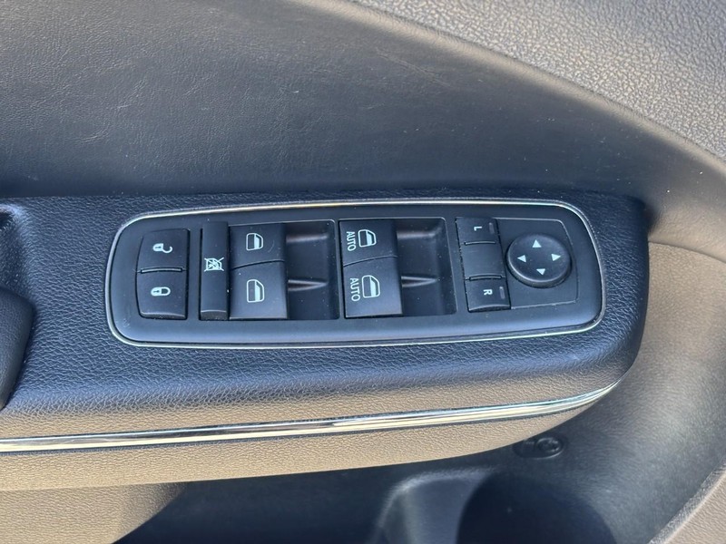 Dodge Charger Vehicle Full-screen Gallery Image 18