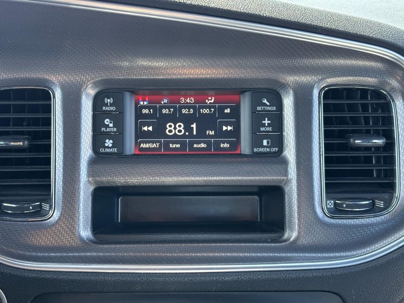 Dodge Charger Vehicle Full-screen Gallery Image 22