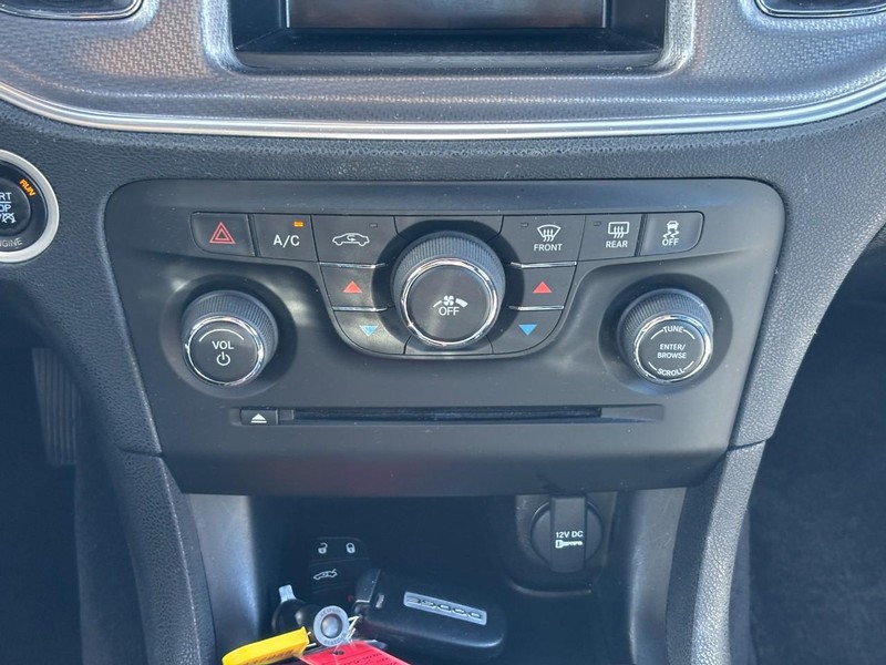 Dodge Charger Vehicle Full-screen Gallery Image 23