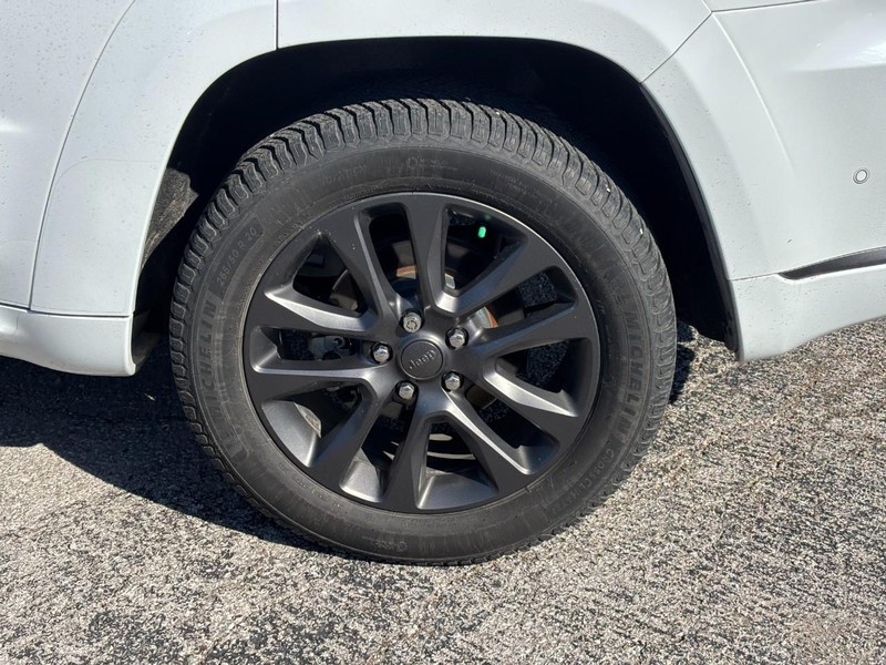 Jeep Grand Cherokee Vehicle Image 11