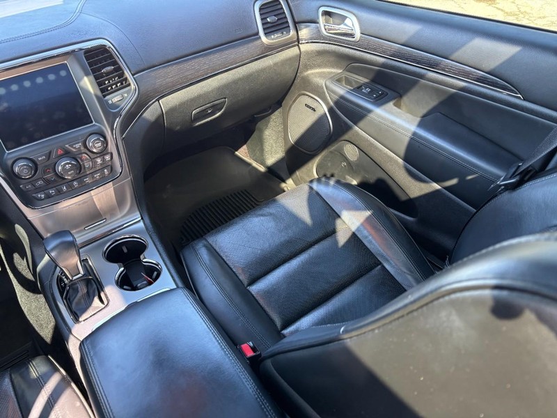 Jeep Grand Cherokee Vehicle Image 15