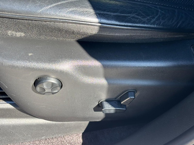 Jeep Grand Cherokee Vehicle Image 16