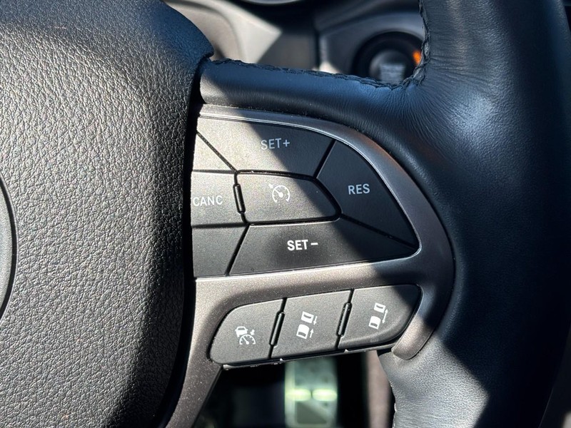 Jeep Grand Cherokee Vehicle Image 19