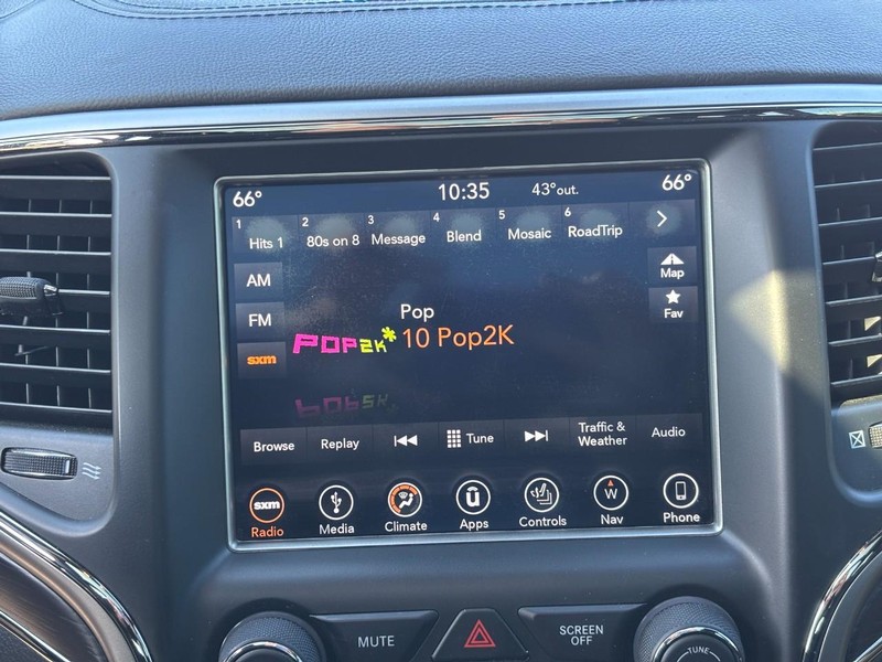 Jeep Grand Cherokee Vehicle Image 21