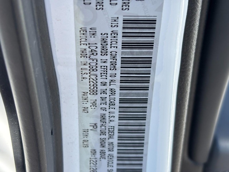 Jeep Grand Cherokee Vehicle Image 25