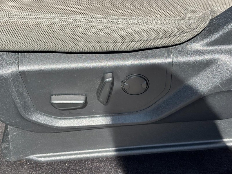 Ford F-150 Vehicle Full-screen Gallery Image 16