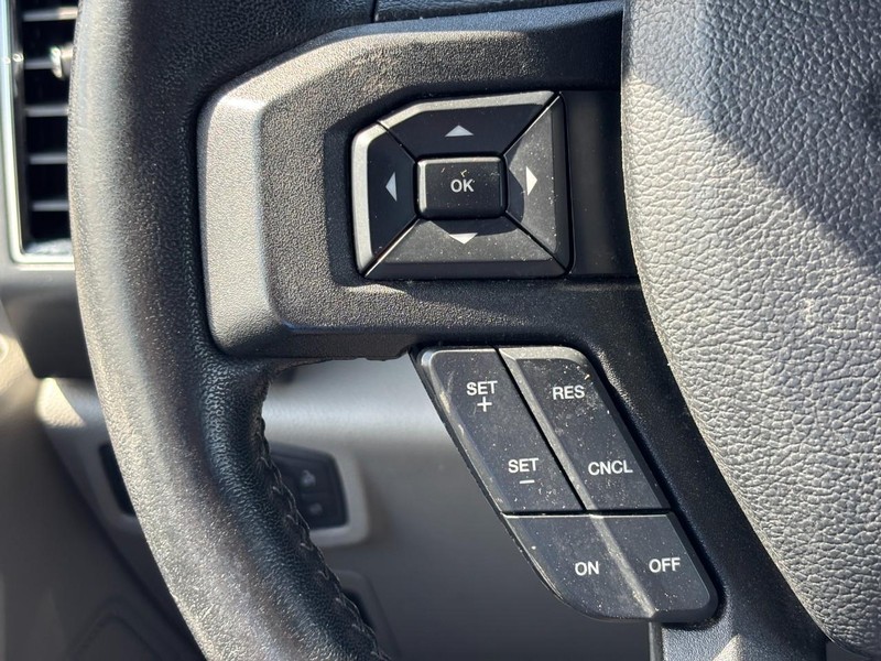 Ford F-150 Vehicle Full-screen Gallery Image 18