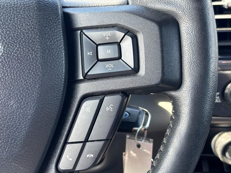 Ford F-150 Vehicle Full-screen Gallery Image 19