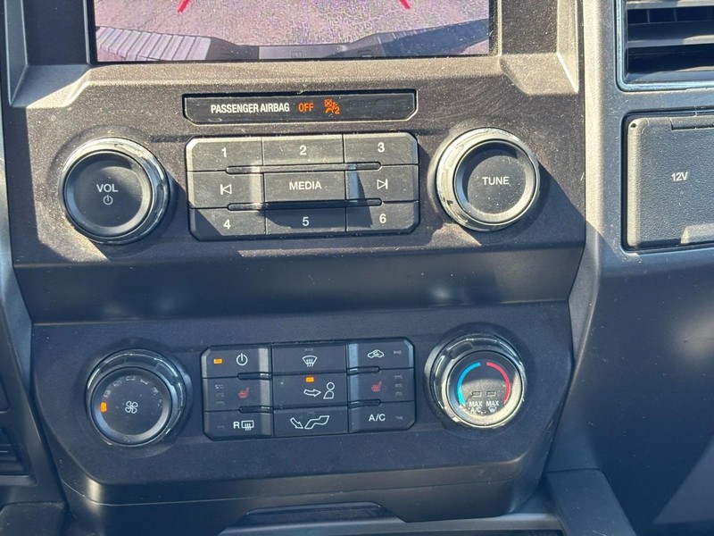 Ford F-150 Vehicle Full-screen Gallery Image 23