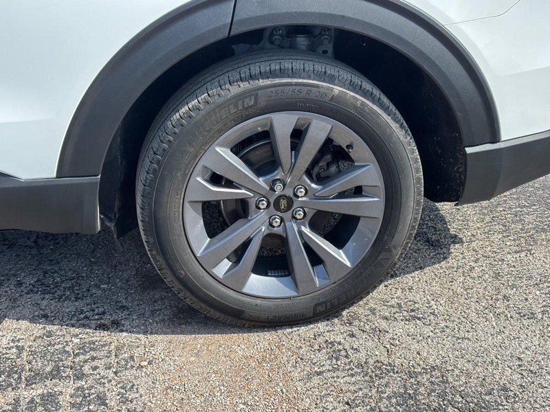 Ford Explorer Vehicle Image 11