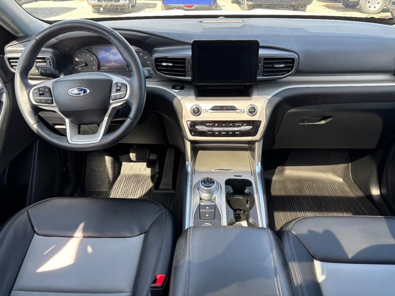 Ford Explorer Vehicle Image 15