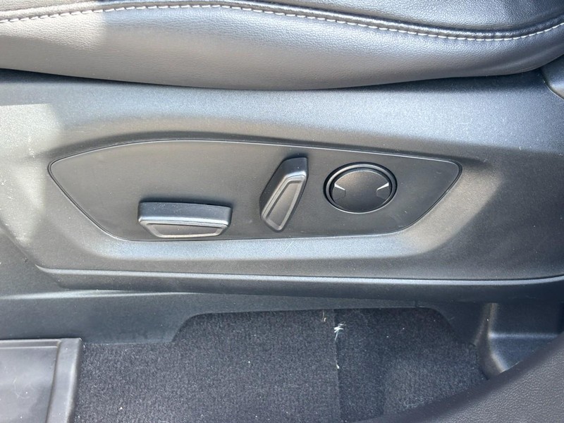 Ford Explorer Vehicle Image 17