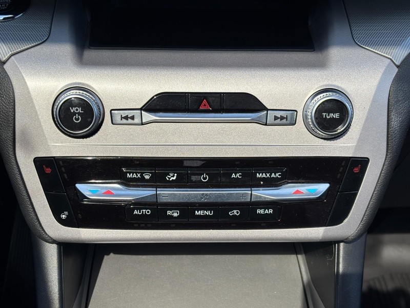 Ford Explorer Vehicle Image 24