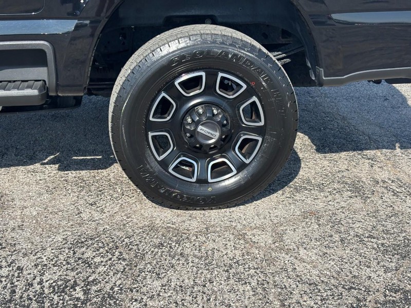 Ford Super Duty F-250 SRW Vehicle Image 11