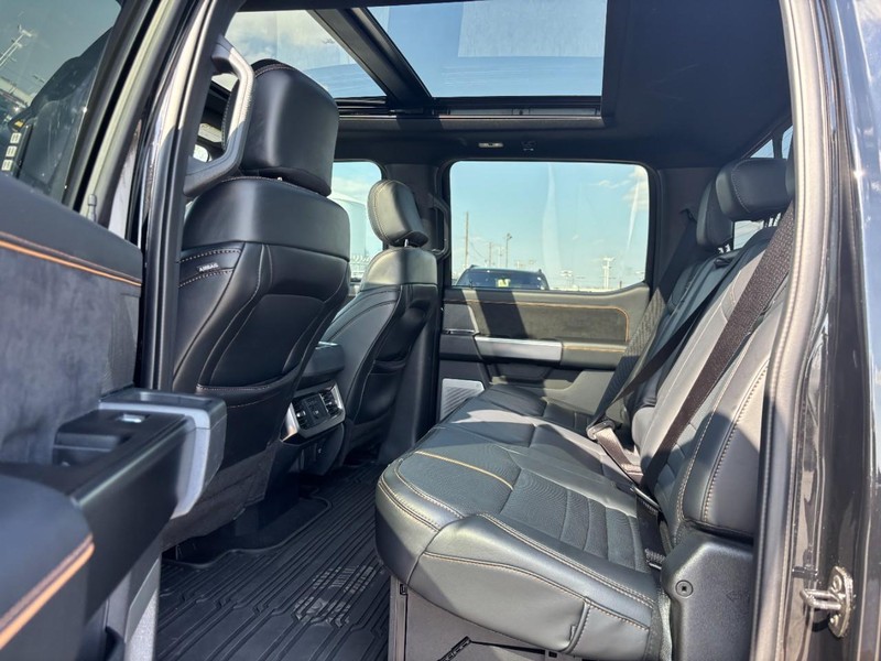 Ford Super Duty F-250 SRW Vehicle Image 12