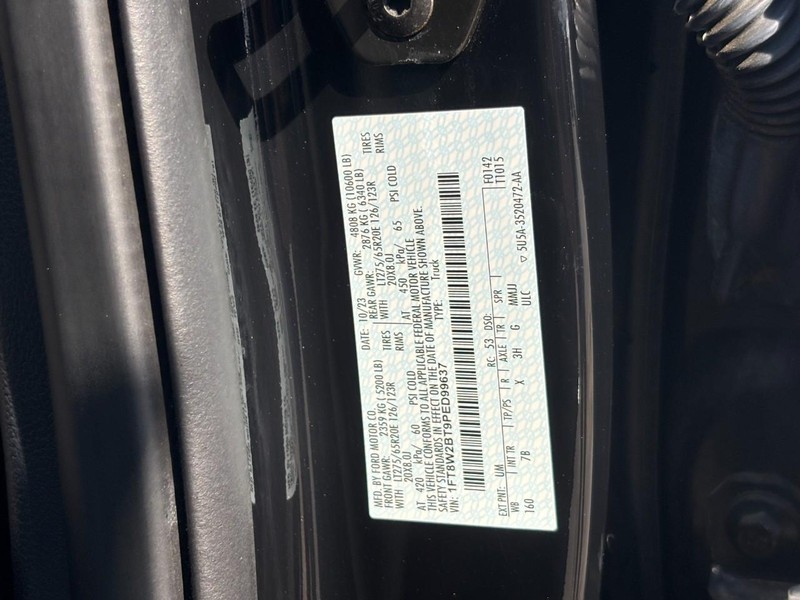 Ford Super Duty F-250 SRW Vehicle Image 25