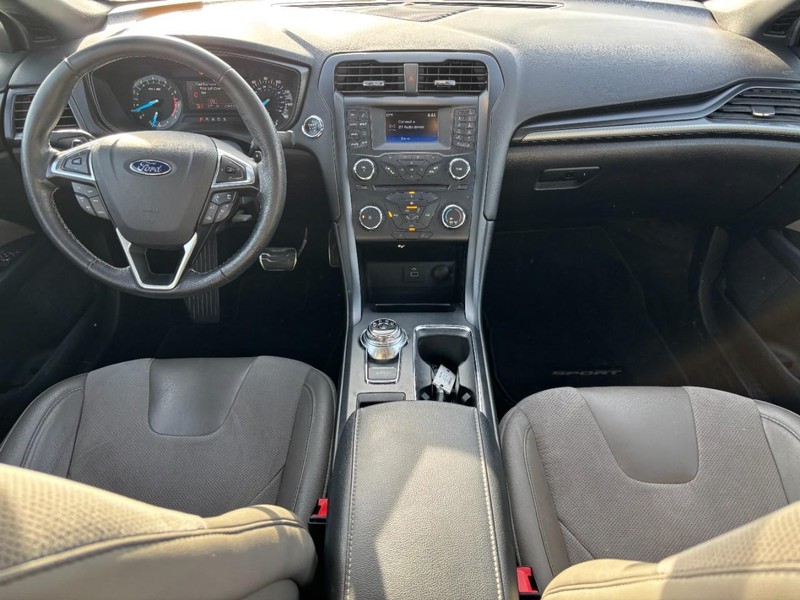 Ford Fusion Vehicle Full-screen Gallery Image 13