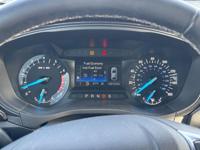 Ford Fusion Vehicle Full-screen Gallery Image 21