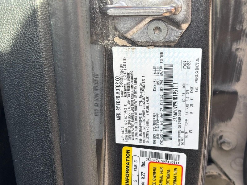 Ford Fusion Vehicle Full-screen Gallery Image 25