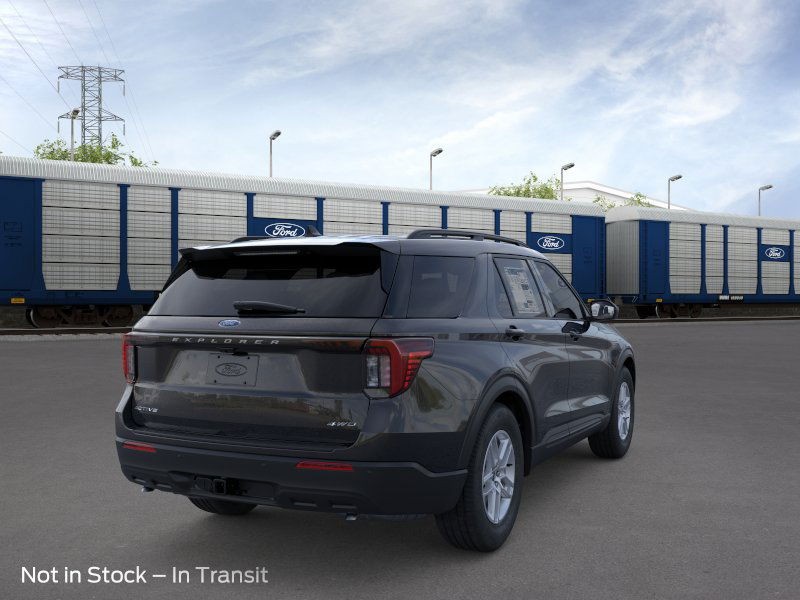 Ford Explorer Vehicle Image 10