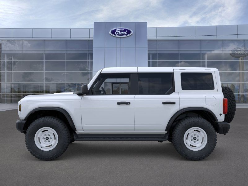 Ford Bronco Vehicle Full-screen Gallery Image 04