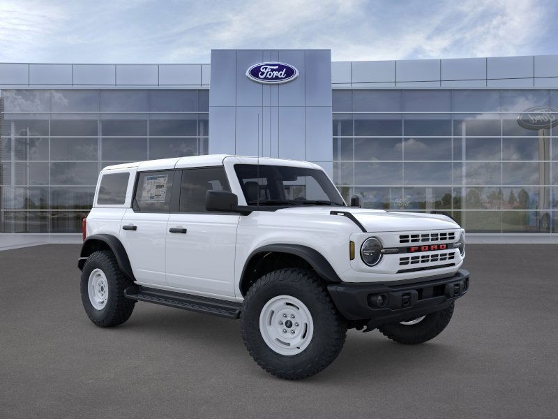 Ford Bronco Vehicle Full-screen Gallery Image 09